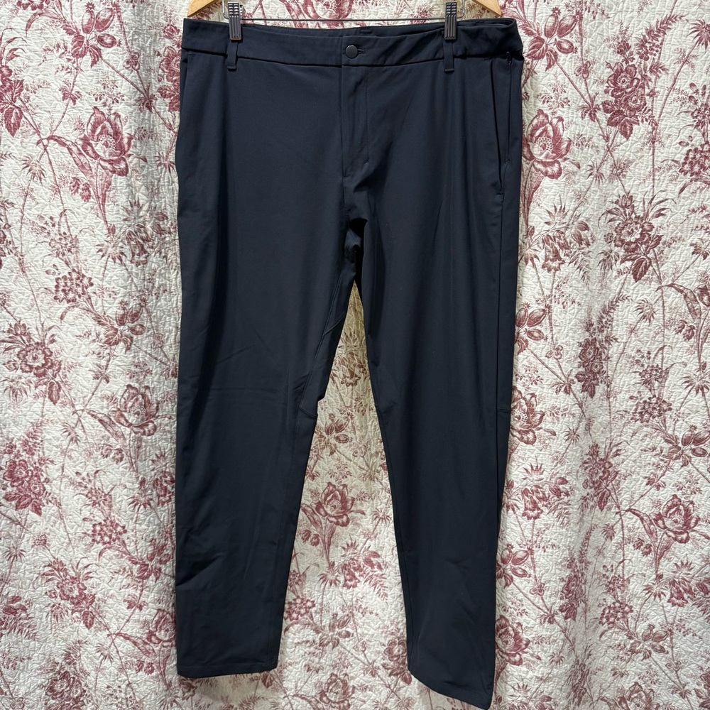 Lululemon Men’s Black Performance Pants Size 38